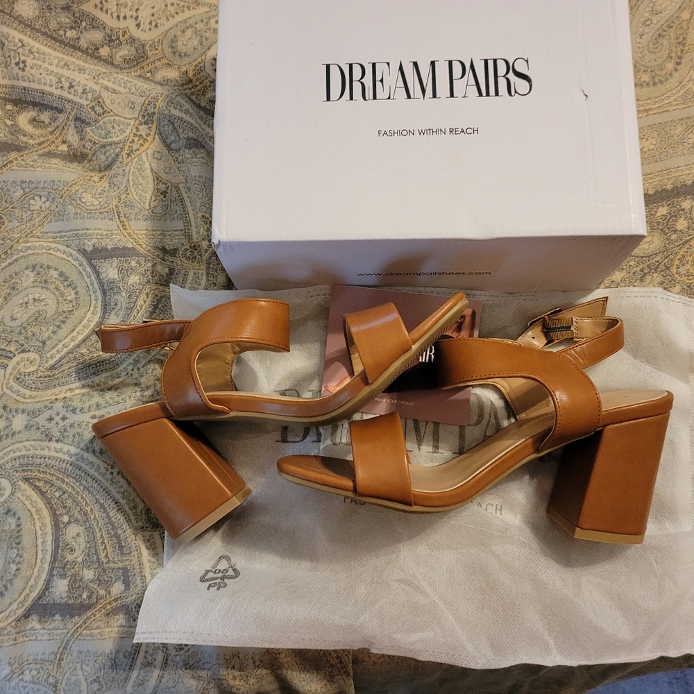 Dream Pairs Women's Brown Sandals - Picture 3 of 4